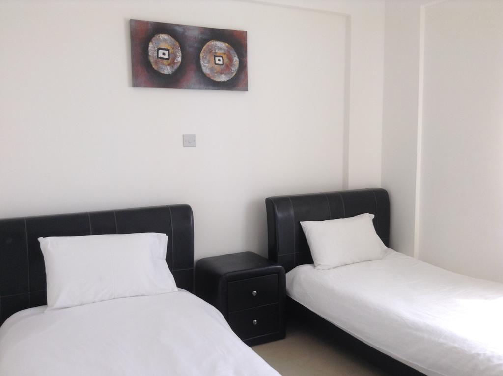 Adriana Holiday Resort Пафос Стая снимка